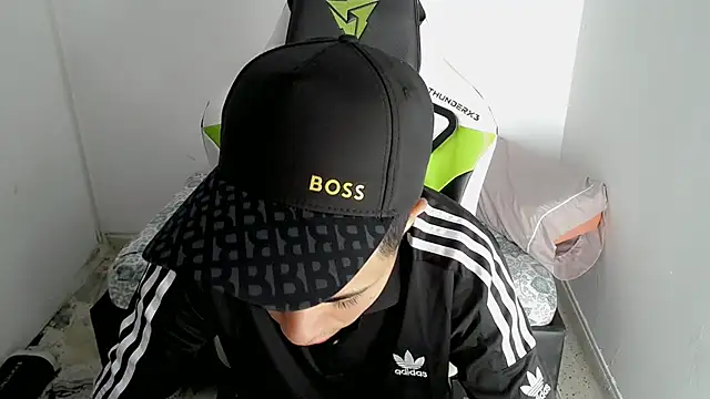 Snapshot of bby_santi chatting on 03-20-25, 01:59 bby santi online show from 03-20-25, 01:59