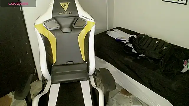 Snapshot of bby_santi chatting on 10-03-25, 11:02 bby santi online show from 10-03-25, 11:02