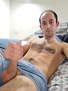 Snapshot of Drobniutki chatting on 01-25-25, 06:02 Drobniutki online show from 01-25-25, 06:02