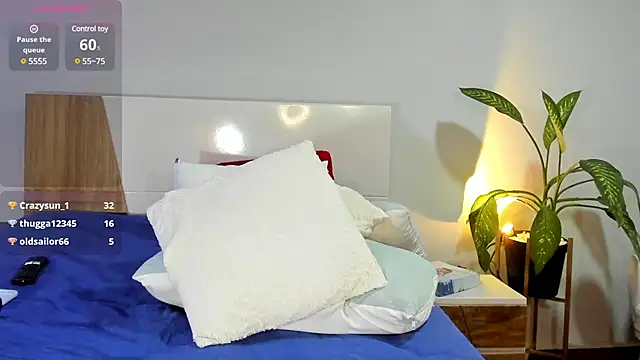 Snapshot of ClaraMariaMon chatting on 12-23-24, 10:55 ClaraMariaMon online show from 12-23-24, 10:55