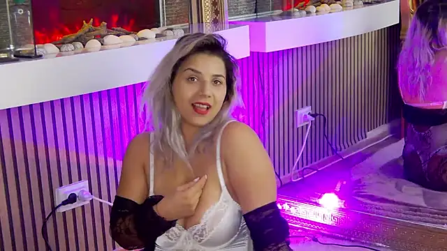 Snapshot of SweetMissXXX chatting on 11-15-25, 08:44 SweetMissXXX online show from 11-15-25, 08:44