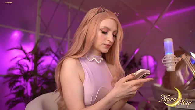 Snapshot of marylunamay chatting on 01-24-25, 10:08 marylunamay online show from 01-24-25, 10:08