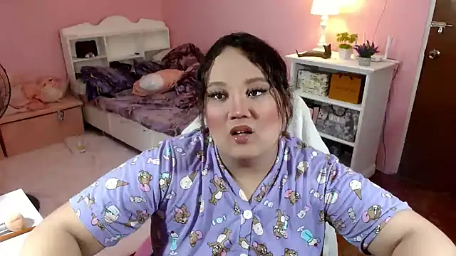 GiannaLopezSmith online show from 11-18-25, 03:49