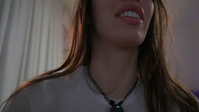 Snapshot of emma_land chatting on 03-19-25, 11:50 emma land online show from 03-19-25, 11:50