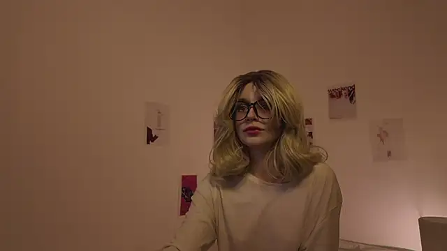 Snapshot of MariMaddison chatting on 02-20-25, 08:14 MariMaddison online show from 02-20-25, 08:14