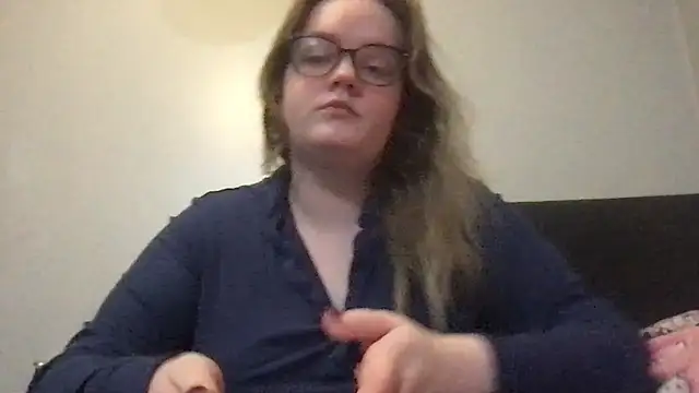Snapshot of honeyyy24 chatting on 10-17-25, 10:34 honeyyy24 online show from 10-17-25, 10:34