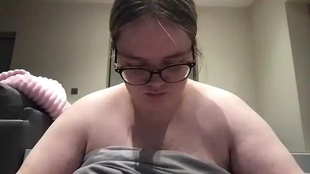 honeyyy24 online show from 05-11-26, 09:23