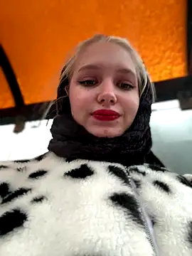 Snapshot of Milkyy_wway chatting on 12-06-24, 07:43 Milkyy wway online show from 12-06-24, 07:43