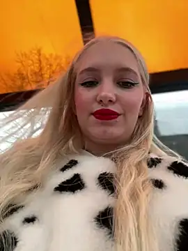 Snapshot of Milkyy_wway chatting on 12-25-24, 07:24 Milkyy wway online show from 12-25-24, 07:24