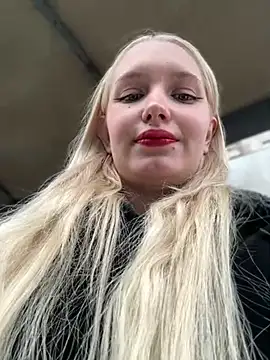 Snapshot of Milkyy_wway chatting on 01-08-25, 10:48 Milkyy wway online show from 01-08-25, 10:48