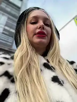 Snapshot of Milkyy_wway chatting on 01-19-25, 10:39 Milkyy wway online show from 01-19-25, 10:39