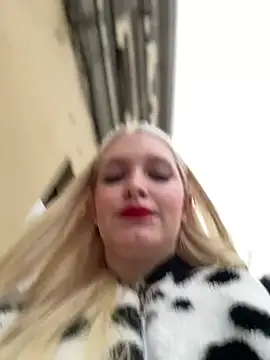 Snapshot of Milkyy_wway chatting on 01-24-25, 07:51 Milkyy wway online show from 01-24-25, 07:51