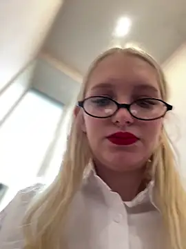 Snapshot of Milkyy_wway chatting on 01-26-25, 07:53 Milkyy wway online show from 01-26-25, 07:53