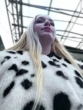 Snapshot of Milkyy_wway chatting on 01-29-25, 10:37 Milkyy wway online show from 01-29-25, 10:37