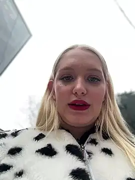 Snapshot of Milkyy_wway chatting on 01-30-25, 07:39 Milkyy wway online show from 01-30-25, 07:39