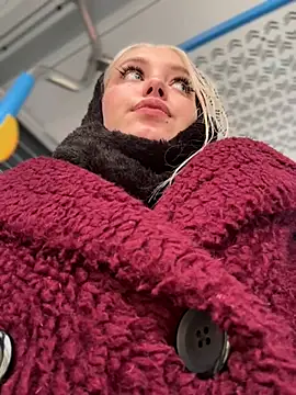 Snapshot of Milkyy_wway chatting on 02-23-25, 11:00 Milkyy wway online show from 02-23-25, 11:00