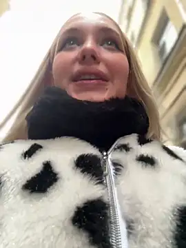 Snapshot of Milkyy_wway chatting on 03-14-25, 08:53 Milkyy wway online show from 03-14-25, 08:53