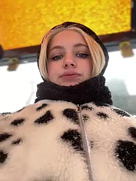 Snapshot of Milkyy_wway chatting on 03-16-25, 07:37 Milkyy wway online show from 03-16-25, 07:37