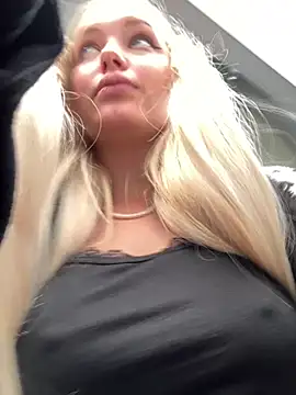 Snapshot of Milkyy_wway chatting on 03-16-25, 10:44 Milkyy wway online show from 03-16-25, 10:44