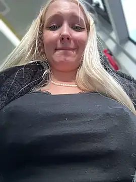 Snapshot of Milkyy_wway chatting on 03-16-25, 01:49 Milkyy wway online show from 03-16-25, 01:49