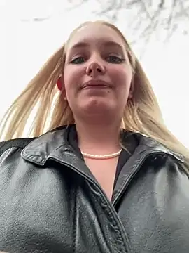 Snapshot of Milkyy_wway chatting on 03-20-25, 02:32 Milkyy wway online show from 03-20-25, 02:32