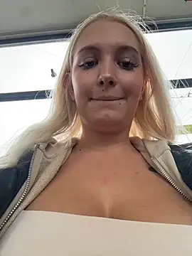 Snapshot of Milkyy_wway chatting on 10-05-25, 12:25 Milkyy wway online show from 10-05-25, 12:25