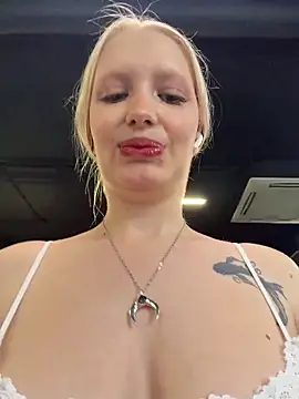 Snapshot of Milkyy_wway chatting on 04-26-26, 05:38 Milkyy wway online show from 04-26-26, 05:38