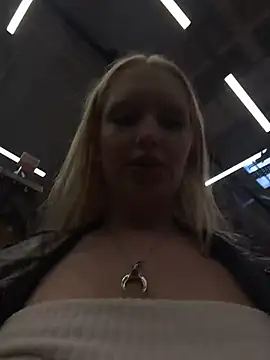 Snapshot of Milkyy_wway chatting on 05-09-26, 03:23 Milkyy wway online show from 05-09-26, 03:23