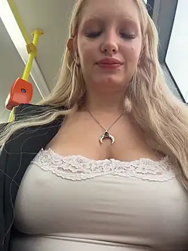 Snapshot of Milkyy_wway chatting on 06-10-26, 03:18 Milkyy wway online show from 06-10-26, 03:18