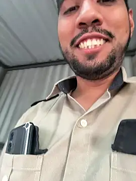 Snapshot of EnriquePersian197 chatting on 01-06-25, 02:03 EnriquePersian197 online show from 01-06-25, 02:03