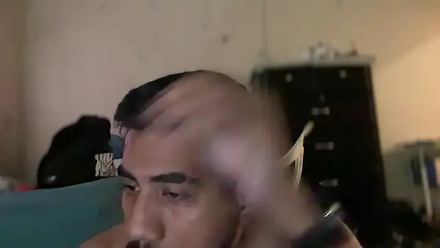 Snapshot of EnriquePersian197 chatting on 01-07-25, 01:57 EnriquePersian197 online show from 01-07-25, 01:57