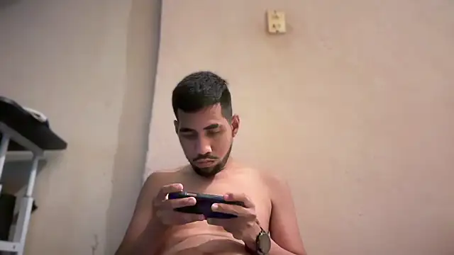 Snapshot of EnriquePersian197 chatting on 01-19-25, 10:06 EnriquePersian197 online show from 01-19-25, 10:06