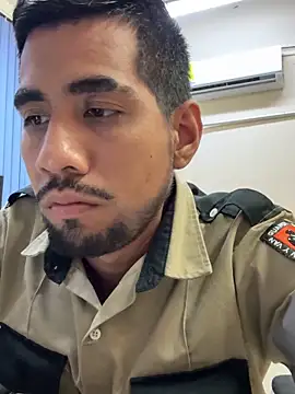 Snapshot of EnriquePersian197 chatting on 02-01-25, 02:05 EnriquePersian197 online show from 02-01-25, 02:05