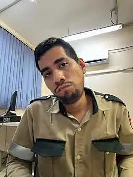 Snapshot of EnriquePersian197 chatting on 03-05-25, 01:31 EnriquePersian197 online show from 03-05-25, 01:31