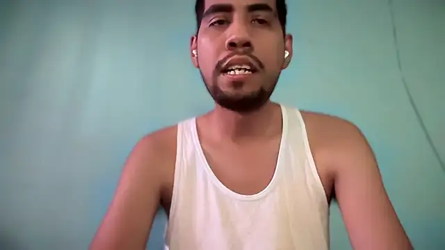 Snapshot of EnriquePersian197 chatting on 03-05-25, 06:23 EnriquePersian197 online show from 03-05-25, 06:23