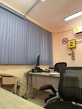 Snapshot of EnriquePersian197 chatting on 03-06-25, 09:20 EnriquePersian197 online show from 03-06-25, 09:20