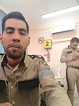 Snapshot of EnriquePersian197 chatting on 09-15-25, 07:03 EnriquePersian197 online show from 09-15-25, 07:03