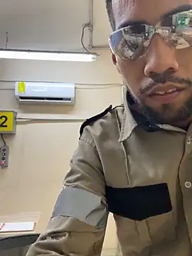 Snapshot of EnriquePersian197 chatting on 09-23-25, 01:30 EnriquePersian197 online show from 09-23-25, 01:30