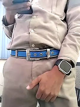 Snapshot of EnriquePersian197 chatting on 10-02-25, 07:43 EnriquePersian197 online show from 10-02-25, 07:43