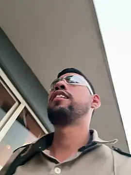 Snapshot of EnriquePersian197 chatting on 10-14-25, 12:33 EnriquePersian197 online show from 10-14-25, 12:33