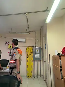 Snapshot of EnriquePersian197 chatting on 04-24-26, 12:02 EnriquePersian197 online show from 04-24-26, 12:02