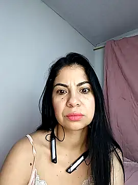 Snapshot of saralunabella chatting on 12-22-24, 04:17 saralunabella online show from 12-22-24, 04:17