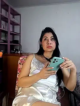 Snapshot of saralunabella chatting on 01-16-25, 11:16 saralunabella online show from 01-16-25, 11:16
