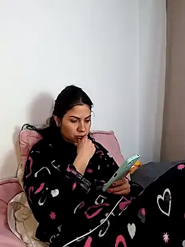 Snapshot of saralunabella chatting on 01-25-25, 04:56 saralunabella online show from 01-25-25, 04:56