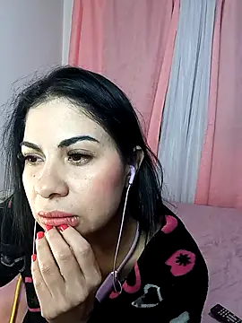 Snapshot of saralunabella chatting on 03-10-25, 10:55 saralunabella online show from 03-10-25, 10:55