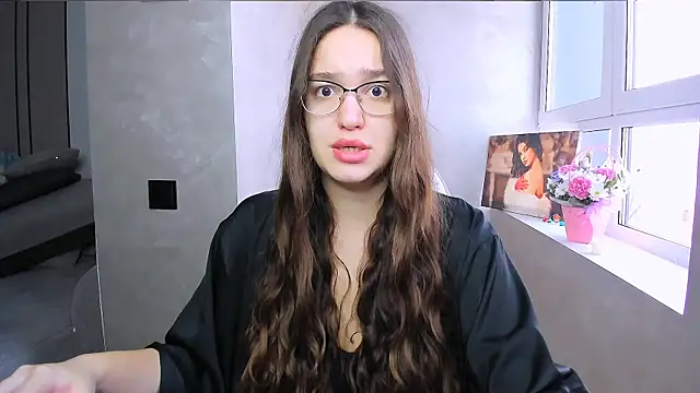 Snapshot of fancy_bunny chatting on 12-17-25, 06:19 fancy bunny online show from 12-17-25, 06:19