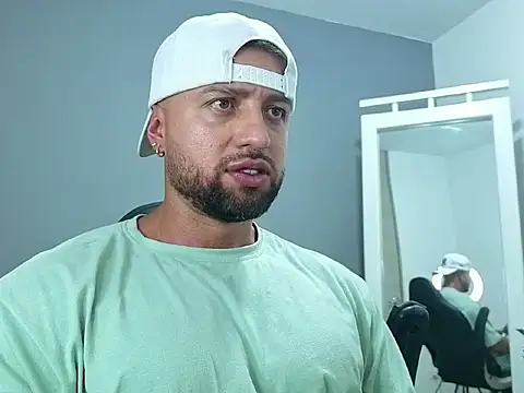 Snapshot of OwenMaximus814 chatting on 03-12-26, 08:26 OwenMaximus814 online show from 03-12-26, 08:26