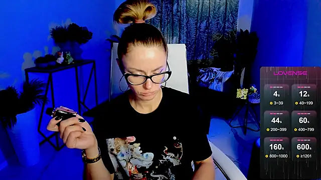 LadyIzabel online show from 10-21-25, 08:48