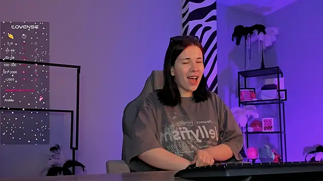 AliceSunday online show from 09-26-25, 01:53