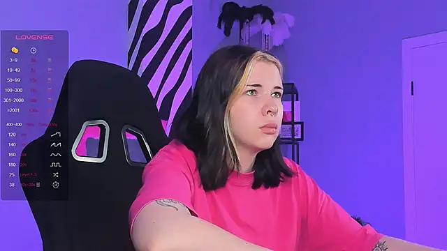 AliceSunday online show from 10-10-25, 01:59